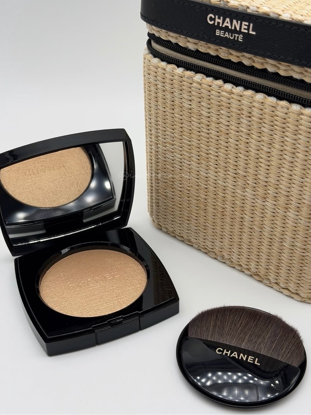 CHANEL LES BEIGES Summer Essentials - Picture 7 of 10